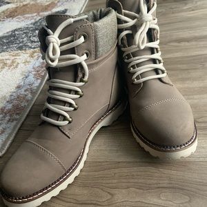 Nautica woman’s boots